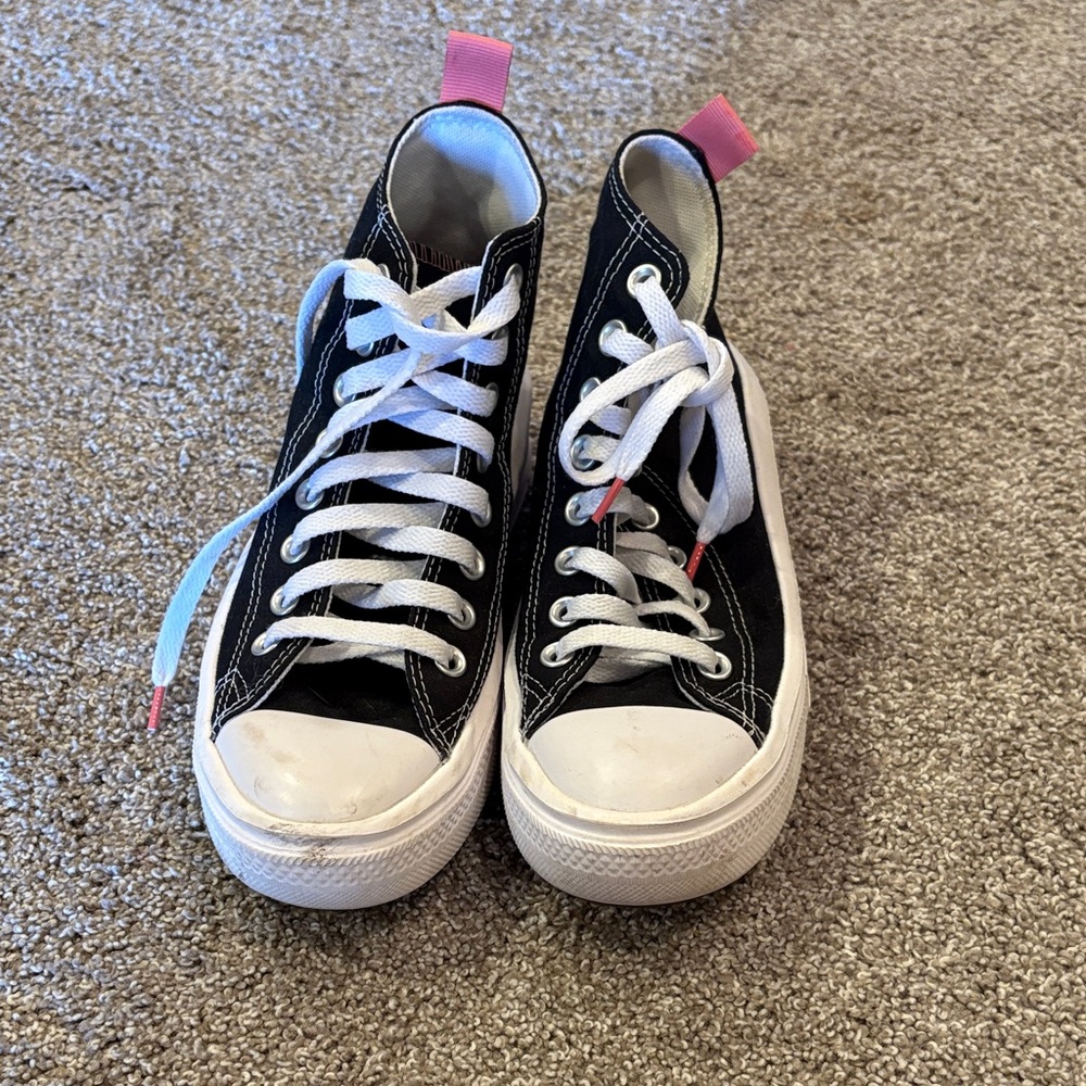 Black Converse High-Top Sneakers with Pink Heel Tabs - Picture 5 of 5